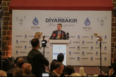 Babacan: Ankara'da kurdun yanında hizaya girmedik