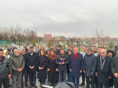 Depremde hayatını kaybedenler için anma töreni düzenlendi