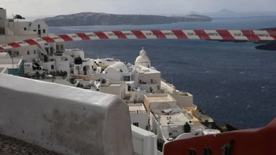 Depremlerle sarsılan Santorini'de OHAL ilan edildi