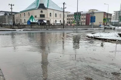 Diyarbakır’da eriyen kar şehri göle çevirdi