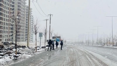 Diyarbakır'da kar yağışının ardından yağmur etkili oldu