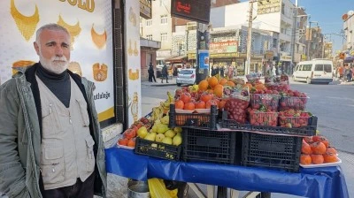 Diyarbakır'da seyyar satıcının isyanı! 700 liraya dolan tezgah 20 bin liraya dolmuyor