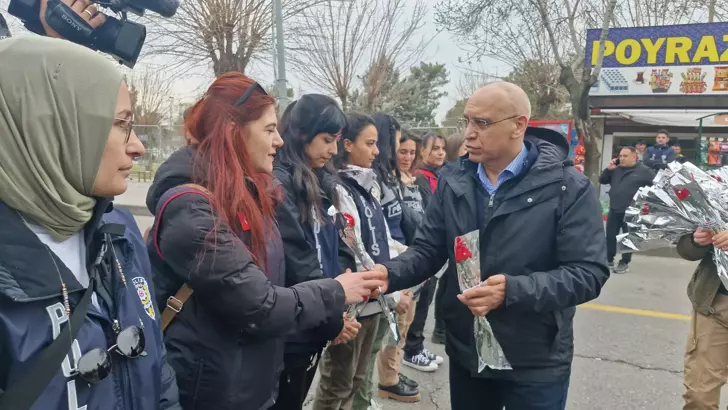 Diyarbakır İl Emniyet Müdürü Kaya’dan kadın polislere jest