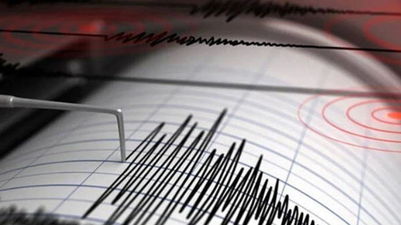 Ege'de 4,2 ve 5 büyüklüğünde art arda deprem