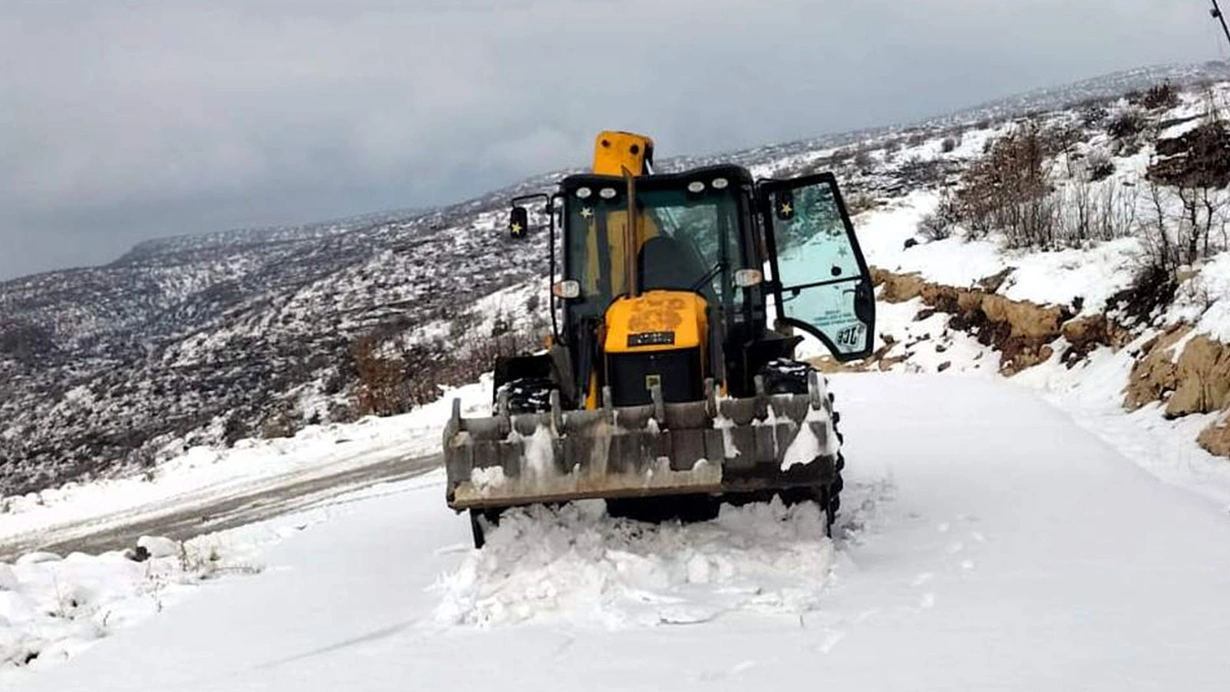 Elazığ, Siirt ve Bingöl'de kar nedeniyle 186 yerleşim yerine ulaşım sağlanamıyor