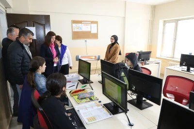 Eş Başkan Bucak, kurs merkezini ziyaret etti