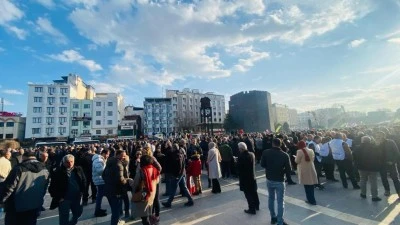 Öcalan’ın  Tarihi Çağrısı Diyarbakır’da dev ekranda yayınlandı