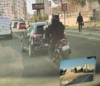 Motosikletli sürücüden kadın şoföre hakaret  