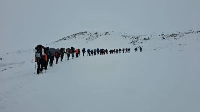 Hava şartları dağcıları geri gönderdi