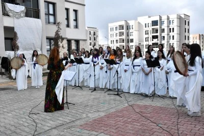 Kadın Korosu ve Halk Oyunları Grubu ile 8 Mart şenliği