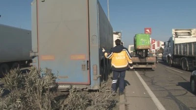 Mazot yüklü tanker ile cam yüklü tır çarpıştı