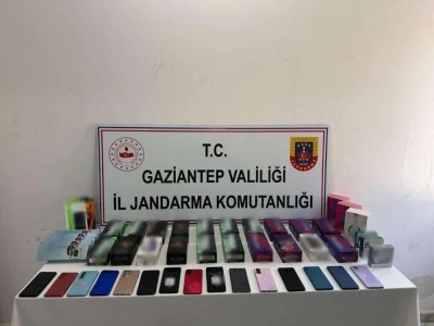 Milyonluk kaçak telefon ve saatler ele geçirildi