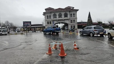 Sağanak yağış hayatı felç etti