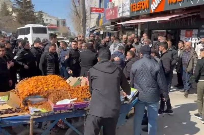 Seyyar satıcılarla zabıta arasında arbede çıktı