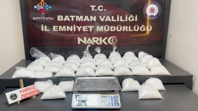 Şüpheli araçlarda 20 kilo metamfetamin ele geçirildi