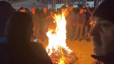 Van’da hapis cezasına tepki: Belediye önünde çadır nöbeti