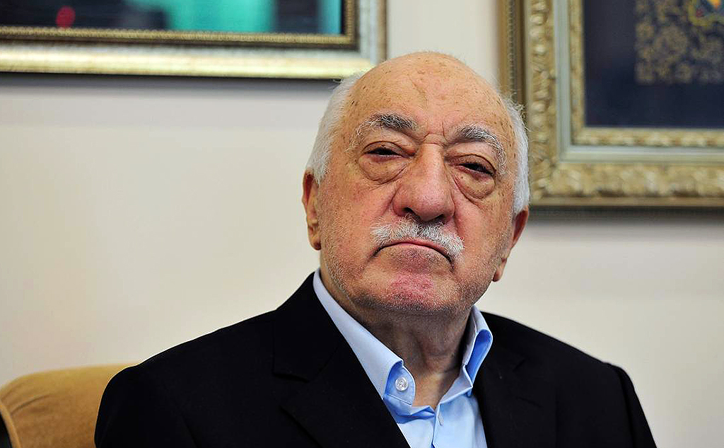 Terör örgütü elebaşı Gülen&#39;e &#39;Protestan&#39; cenaze