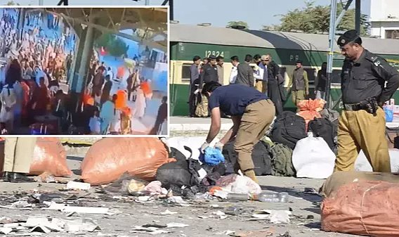 Pakistan'da tren istasyonuna bombalı saldırı: En az 26 ölü, 46 yaralı