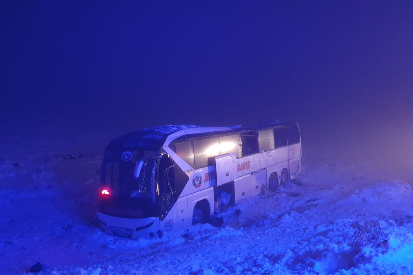 Diyarbakır Yolcu Otobüsü Devrildi: 35 Yaralı