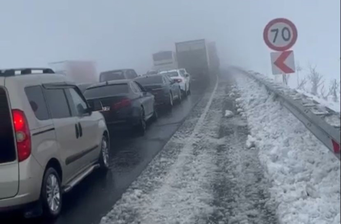 Diyarbakır’da Hava Ve Karayoluna Kar Engeli