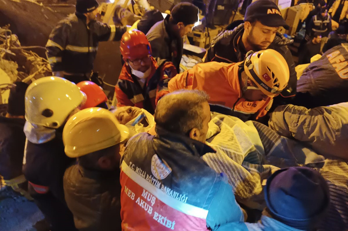 (Video Haber) – Siirt Belediyesi Diyarbakır’da Hayat Kurtarıyor