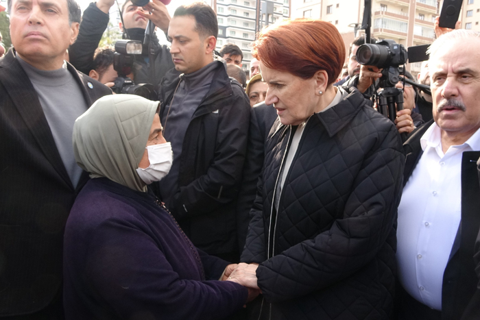 Akşener, Diyarbakır’da Depremzedeleri Ziyaret Etti