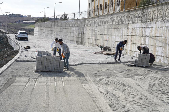 Kulp Mezarlık Yoluna Parke Döşendi