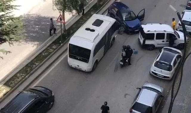 4 aracın karıştığı zincirleme trafik kazasında 3 kişi yaralandı