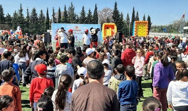 Afedzede çocuklar gülsün diye sinema şenliği düzenlendi