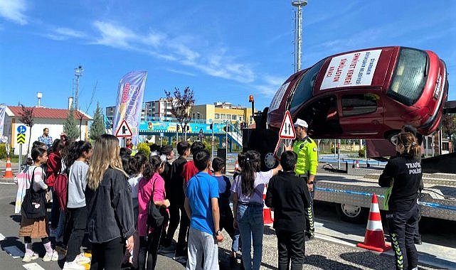 Bilgievi öğrencileri Trafik Haftası'nı kutladı