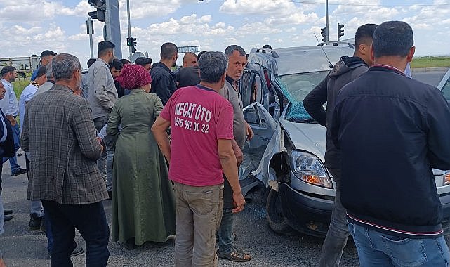 Çınar’da 2 araba çarpıştı: 1’i ağır 4 yaralı  