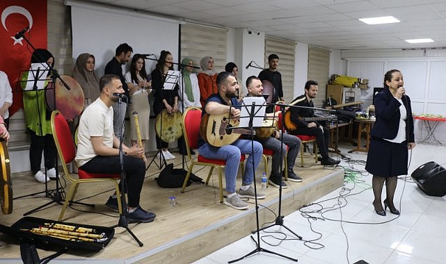 Depremzedeler için konser verildi