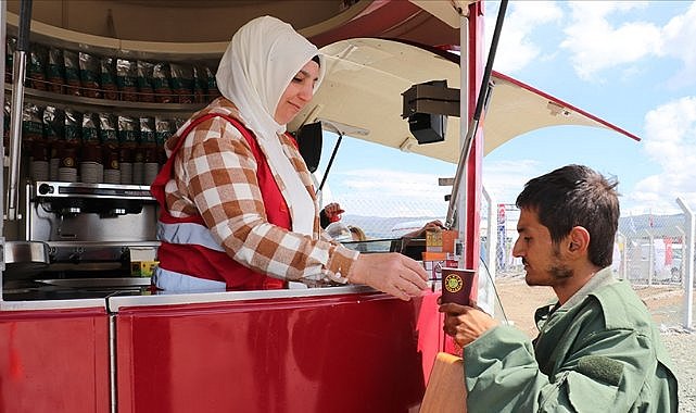 Depremzedelere günlük 2 bin bardak kahve ikramı