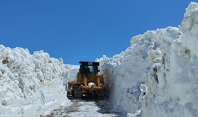 Kar nedeniyle kapanan yollar ulaşıma açılıyor