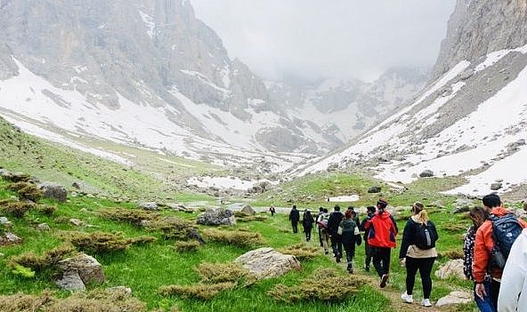 Doğaseverler Cilo buzullarına çıktı