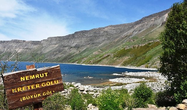 Dünyanın ikinci büyük krater gölünde turizm sezonu açıldı  