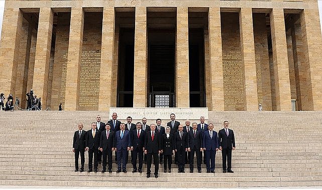 Erdoğan, yeni Kabine ile Anıtkabir'i ziyaret etti