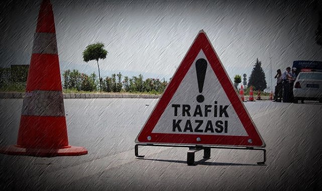 Erzincan'da iki otomobil çarpıştı