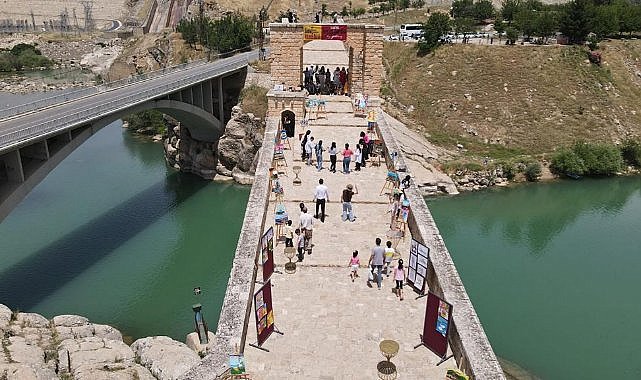 Malabadi köprüsündeki sergide eserler görücüye çıktı