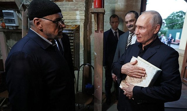 Putin: Rusya'da Kur’an-ı Kerim'e saygısızlık suçtur