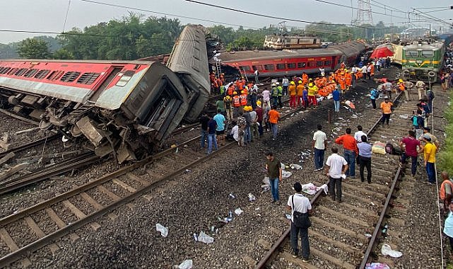 Tren kazasında ölü sayısı 233'e yükseldi