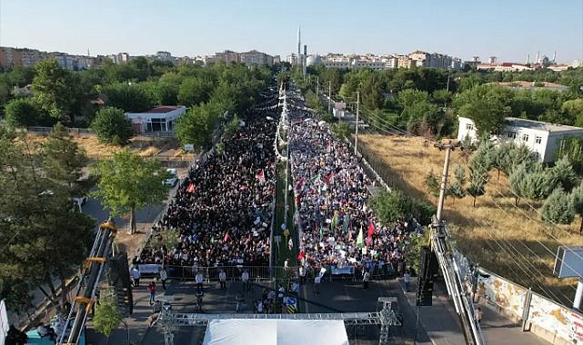 Diyarbakır’da Kur'an'a Saygı Mitingi havadan görüntülendi