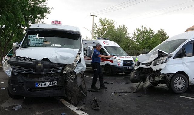 Diyarbakır’da minibüsler çarpıştı: 8 yaralı 