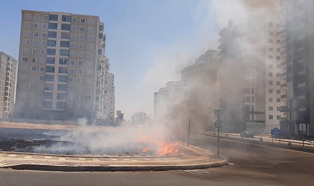 Diyarbakır’da şehrin ortasında yükselen alevler…