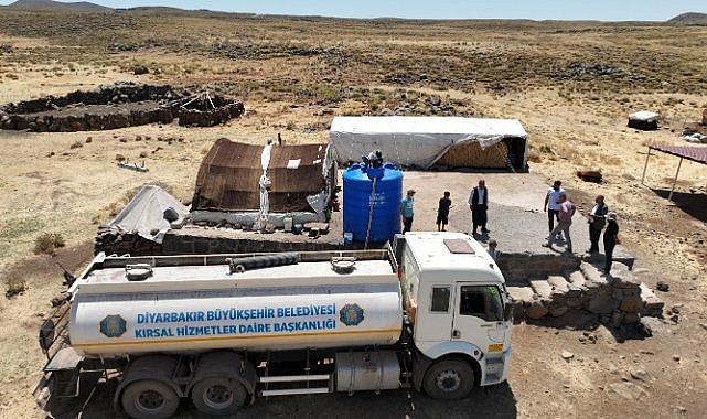 Hayvanlar için yaylalara su taşınıyor