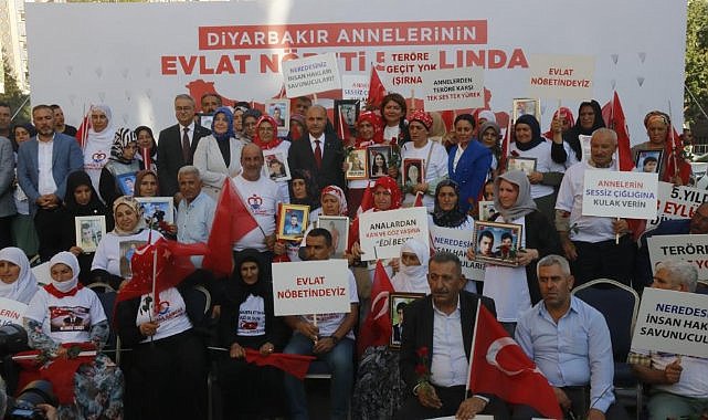 Bakan Yardımcıları Diyarbakır anneleriyle buluştu