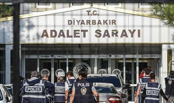 Diyarbakır'da polisi öldüren çocuğa tutuklama