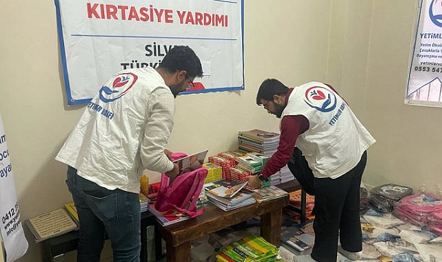 Diyarbakır’da yetimlere kırtasiye yardımı