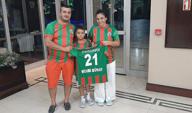 Efsane futbolcunun ailesine anlamlı jest