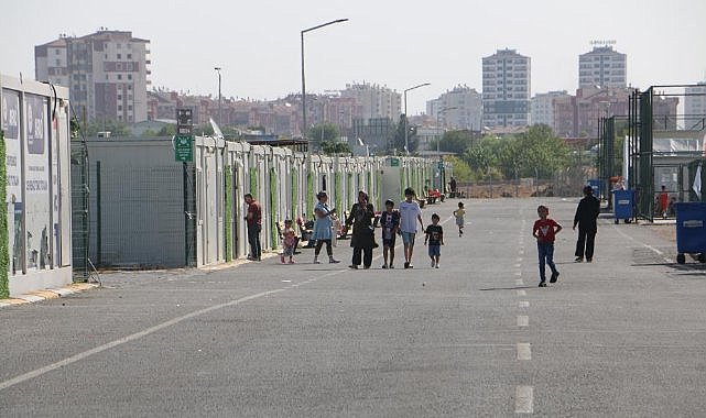 Konteyner kent öğrencileri servislerle okula gidecek